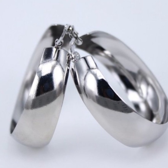 New 18K white Gold 2” Round Chunky hoop earrings - Picture 2 of 4